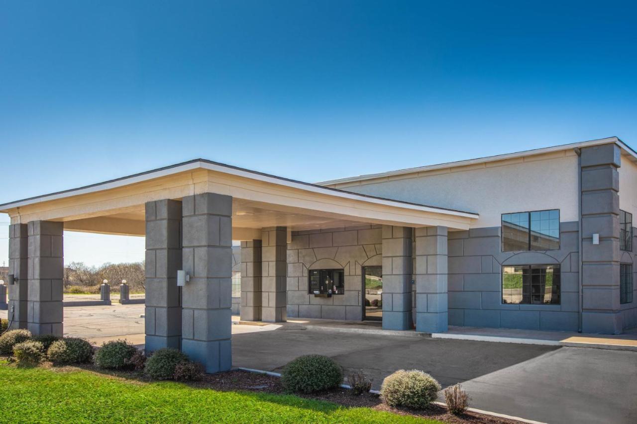 Days Inn By Wyndham Waco Near Downtown University Buitenkant foto