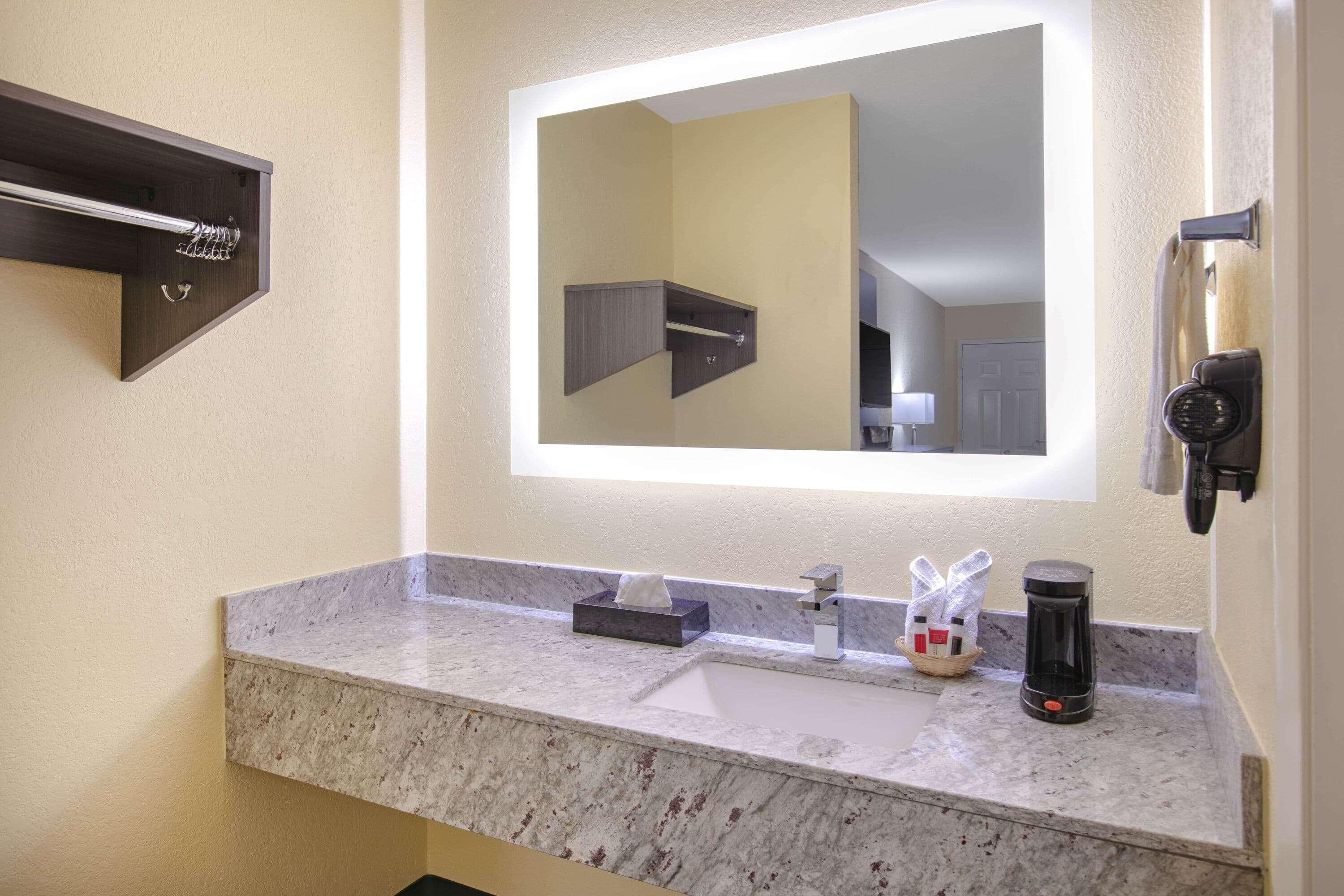 Days Inn By Wyndham Waco Near Downtown University Buitenkant foto