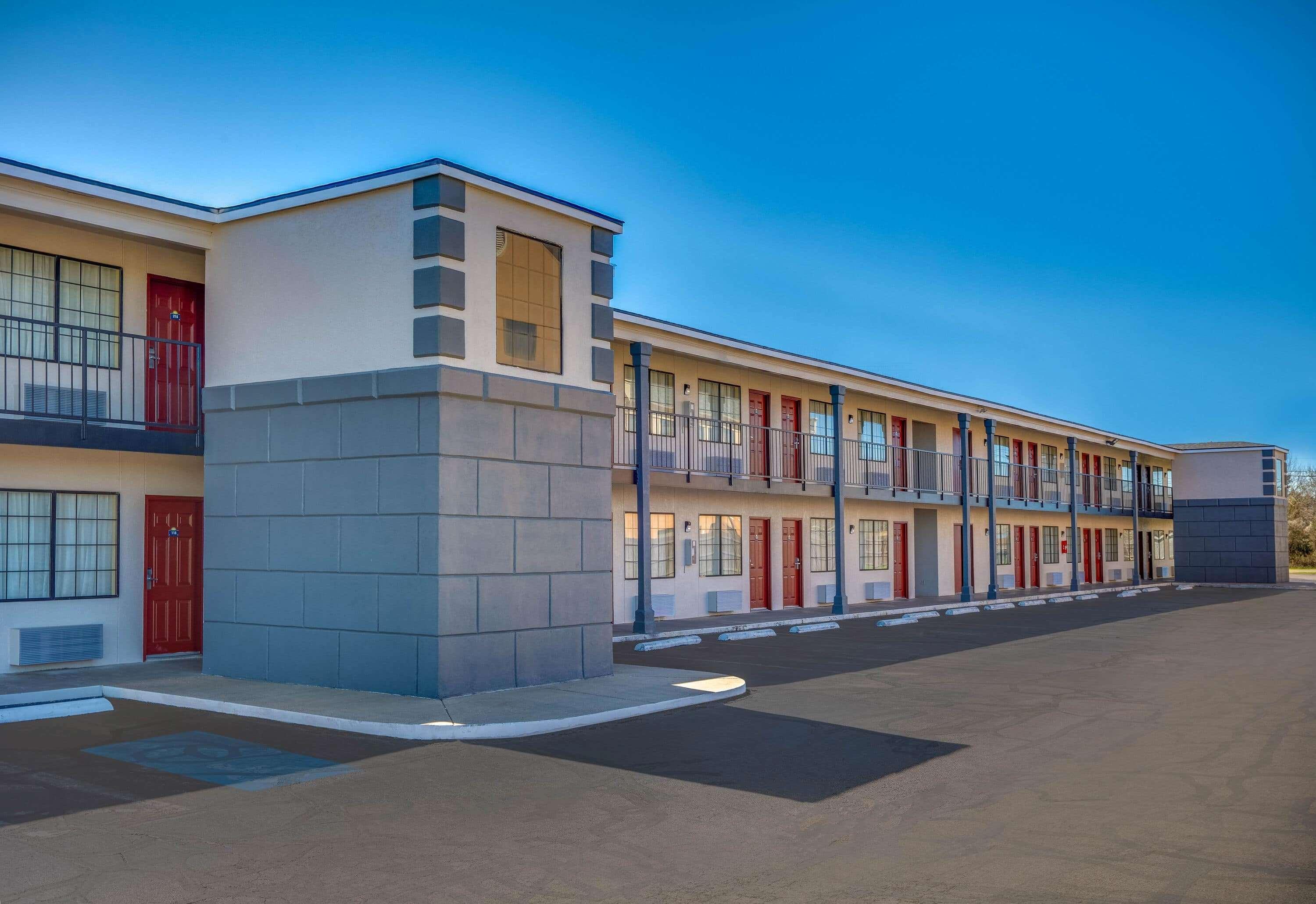 Days Inn By Wyndham Waco Near Downtown University Buitenkant foto